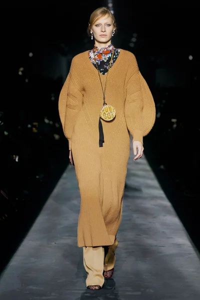 Look 4